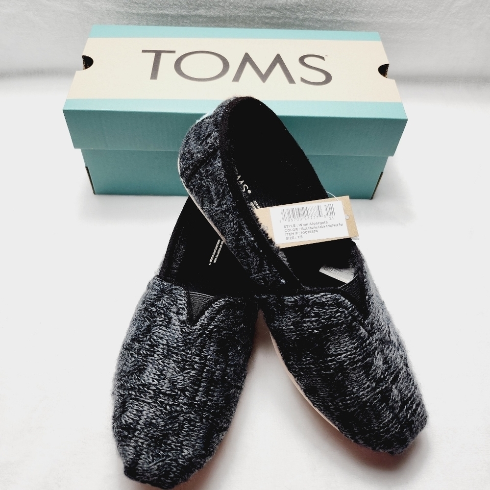 NWT TOMS  ALPARGATA black chunky cable  knit/faux fur flats